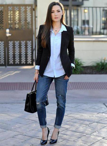 джинсы с белой блузкой