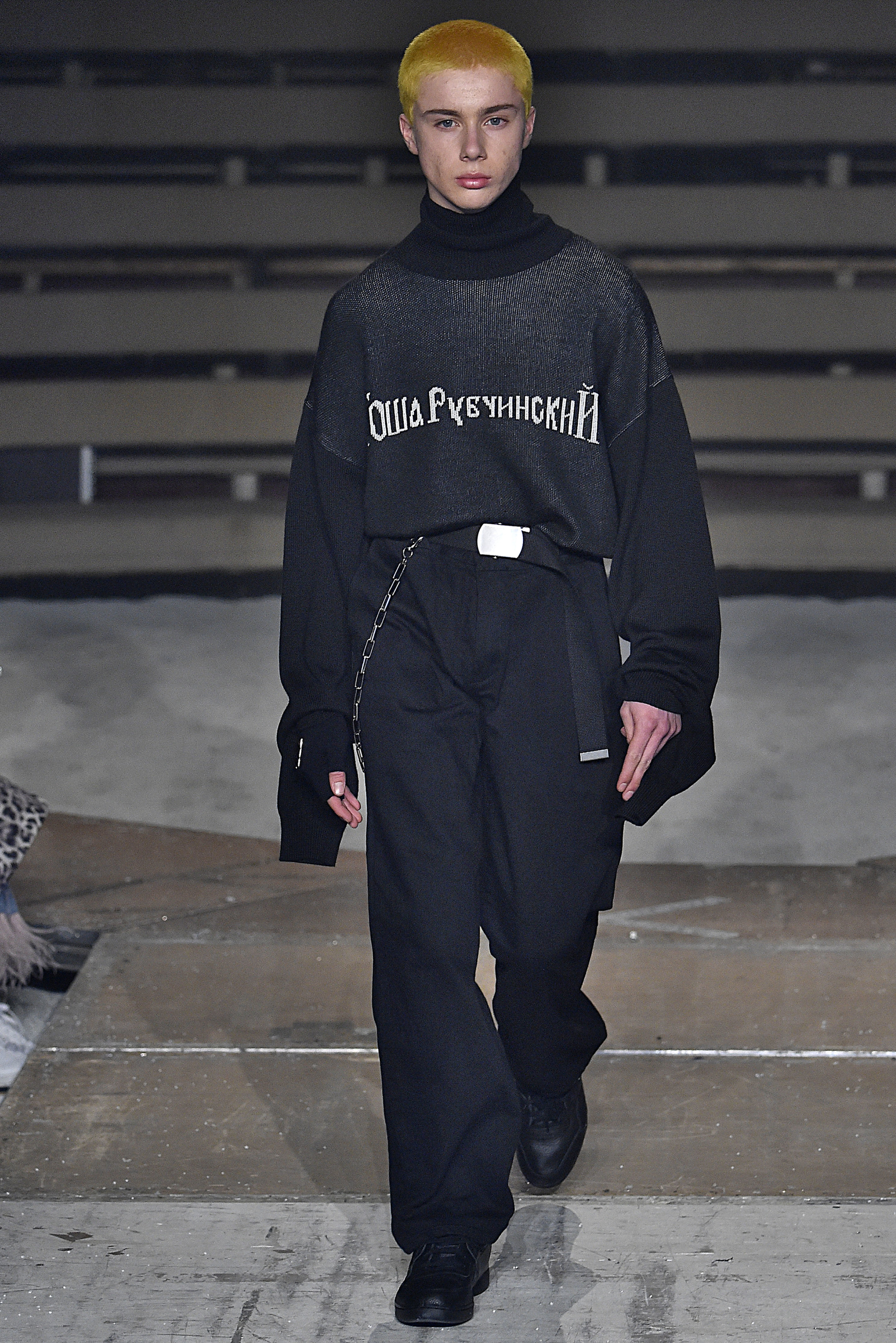 Гоша рубчинский фото. Гоша Рубчинский стиль. Gosha Rubchinskiy fw16. Гоша Рубчинский вещи. Гоша Рубчинский стиль майка.