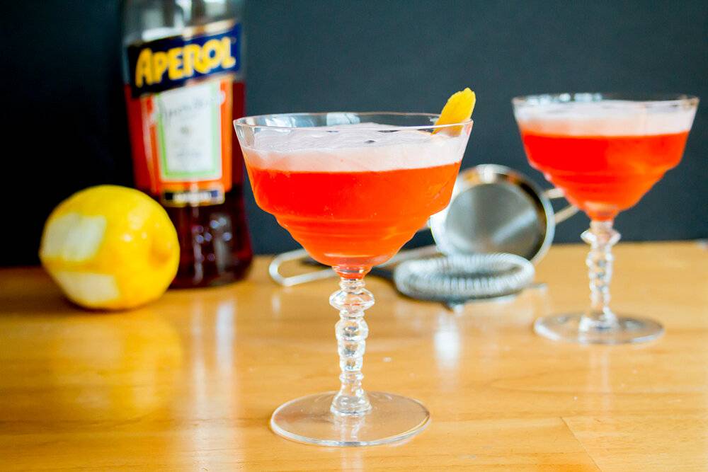 Коктейль шприц. Апероль сауэр. Мартини Апероль. Aperol Sour коктейль. Сорбет Апероль-шприц.