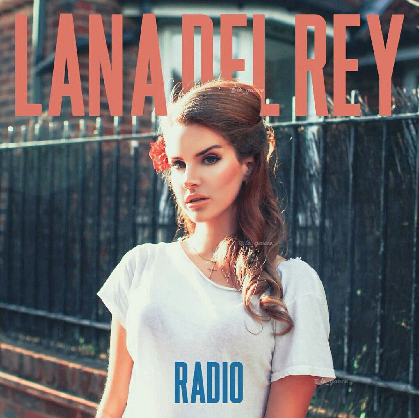 Lana del rey перевод. Lana del Rey группа. Радио Лана дель Рей. Лана дель Рей книга. Lana del Rey Cola обложка.