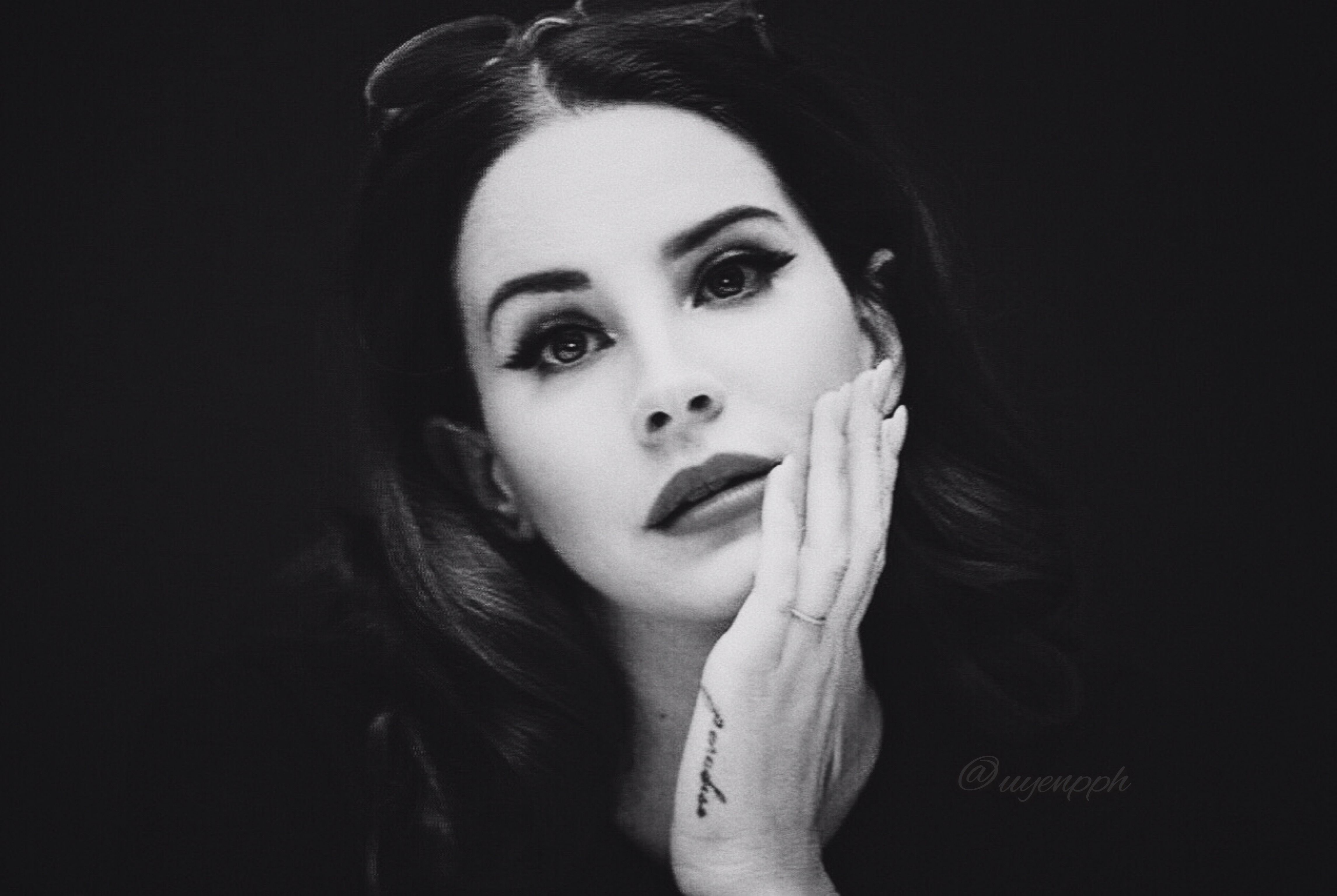 Lana del rey black beauty перевод. Ла́на дель Рей. Лана дель. Лана дель Рей фотосессия 2019. Эстетика Ланы дель Рей.