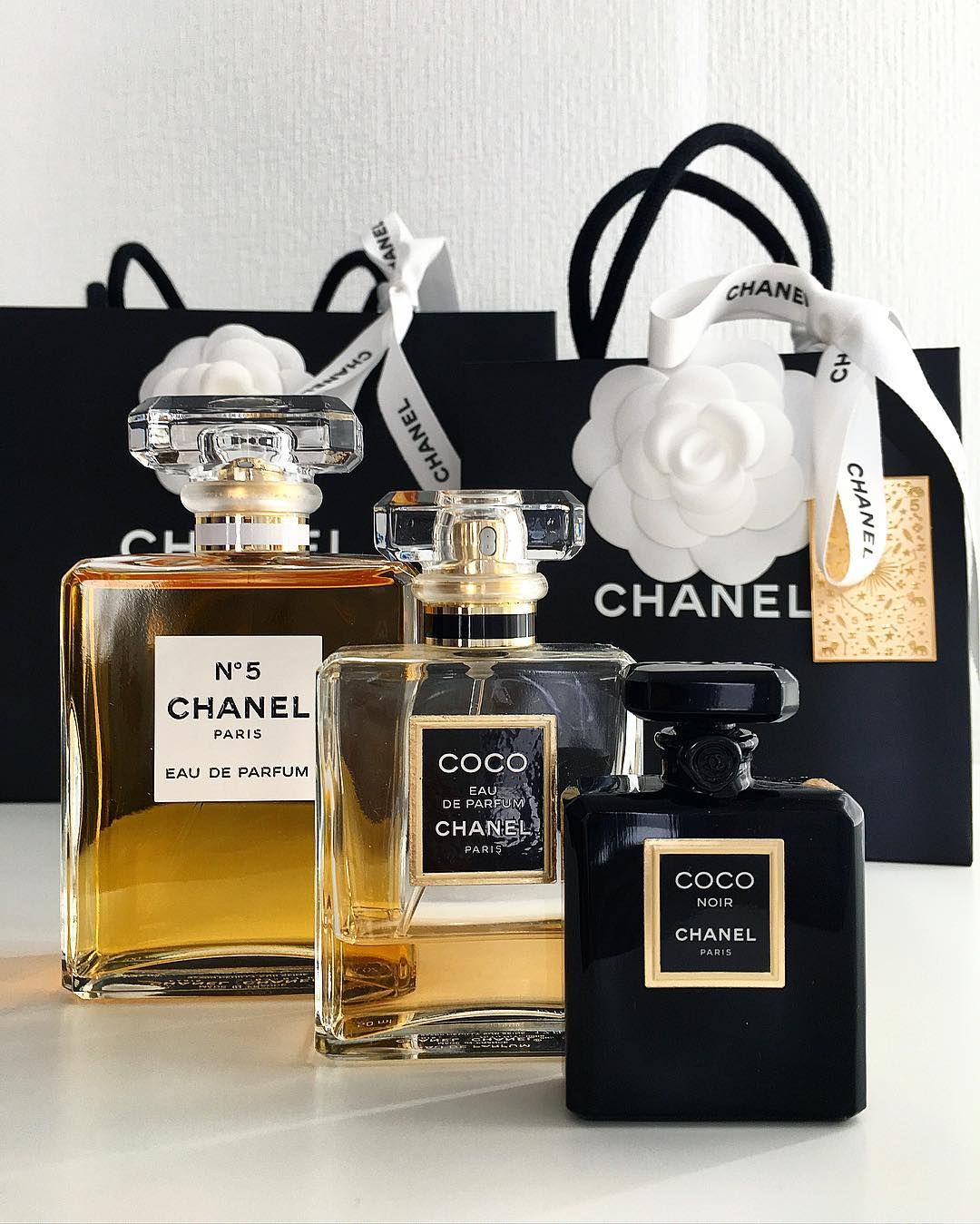 Фото духов шанель. Coco Chanel n5 Perfume. Chanel n5 Coco Chanel. Chanel нишевая парфюмерия. Шанель Коко духи коллекция.