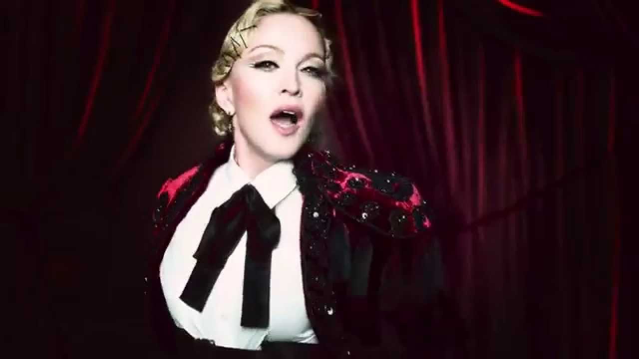 Клипы мадонны. Мадонна Living for Love. Madonna Living for Love Live. Madonna Living for Love клип. Madonna 2021 клип.