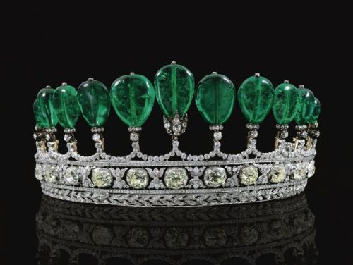 A-MAGNIFICENT-AND-RARE-EMERALD-AND-DIAMOND-TIARA-FORMERLY-IN-THE-COLLECTION-OF-PRINCESS-KATHARINA-HENCKEL-VON-DONNERSMARCK-CIRCA-1900