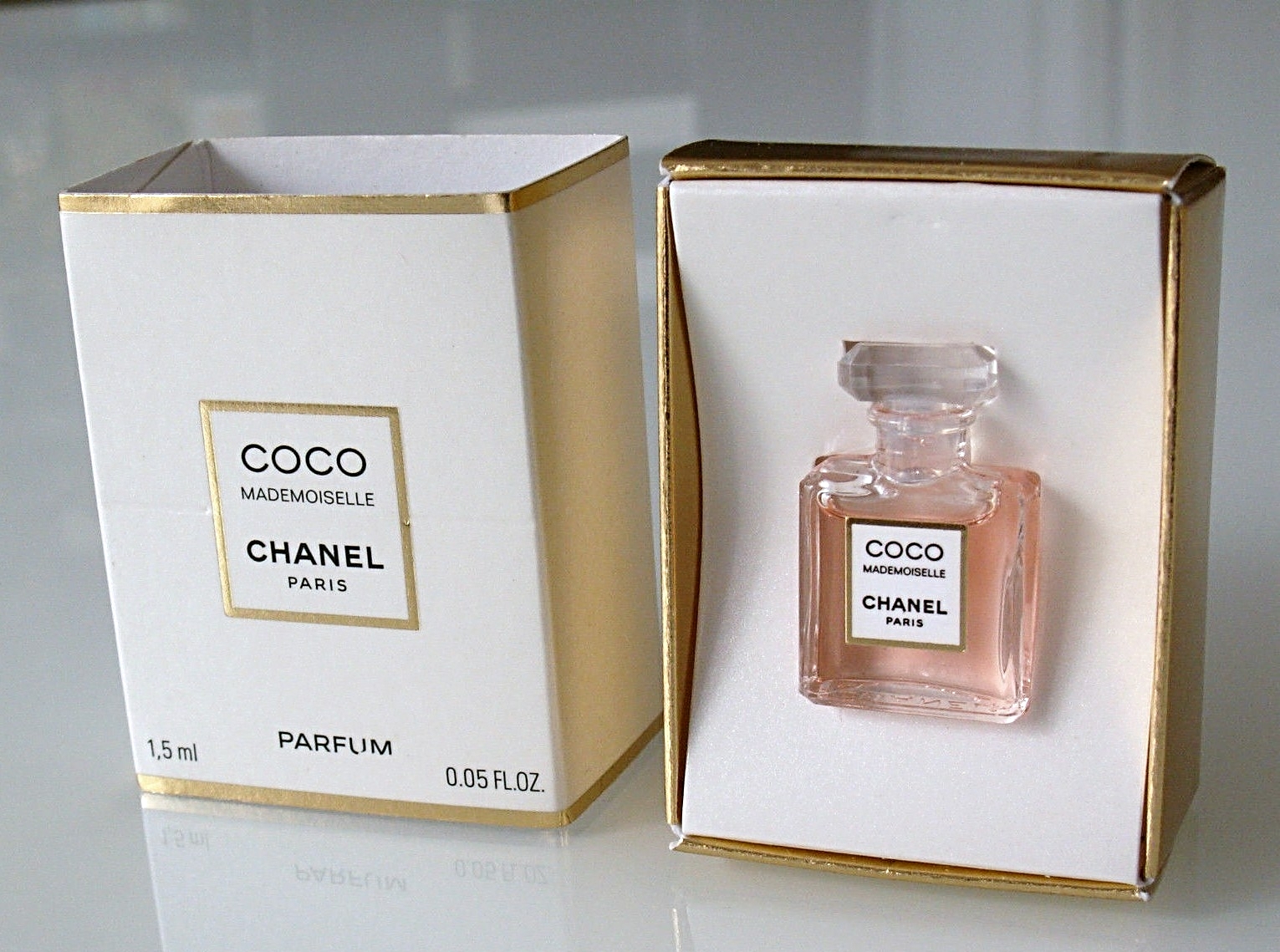Шанель купить золотое яблоко. Коко Шанель мадмуазель (1). Мадам Коко Шанель духи. Парфюм Коко Шанель мадмуазель. Chanel 5 1.5 ml Mini.