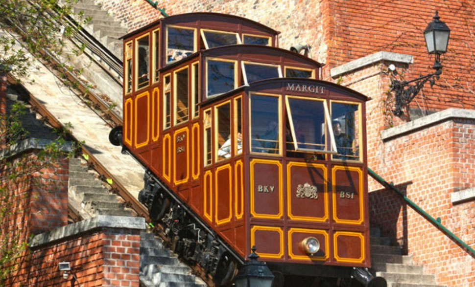 02-budacastle_funicular.jpg