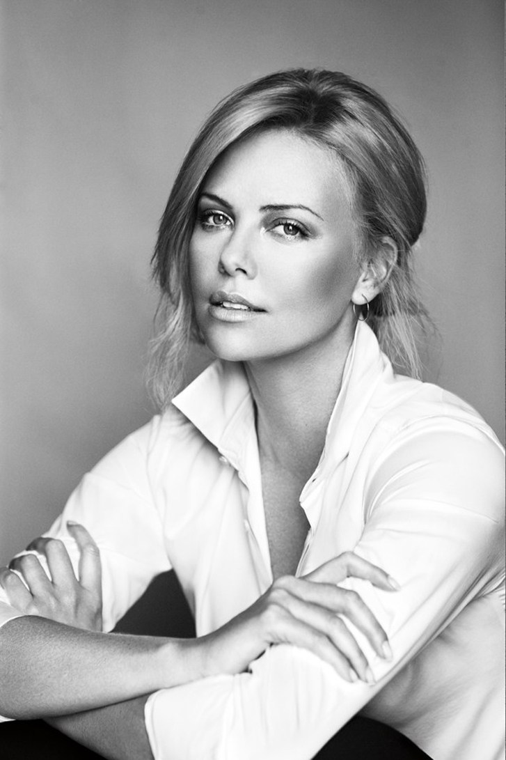 Charlize Theron / Шарлиз Терон в рекламной кампании Dior Parfums 2010 / фотограф Alexi Lubomirski