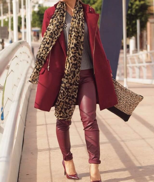 С чем носить бордовое женское пальто: фото модных фасонов и сочетаний