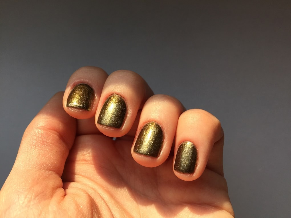 Великолепно сверкающий лак для ногтей или Gucci Nail Bold High-Gloss Lacquer #170 Iconic Gold