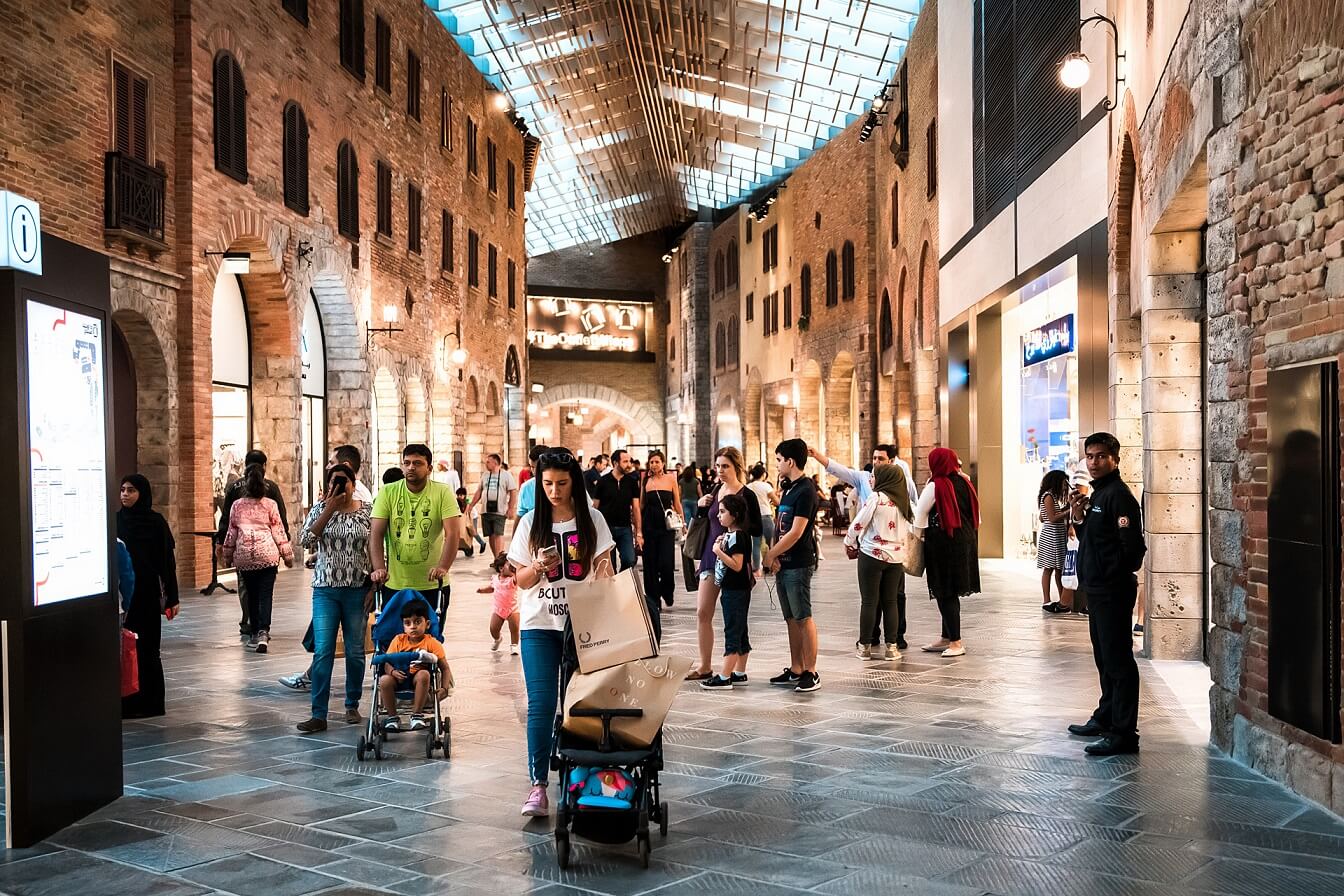 Шоппинг в Outlet Village Dubai