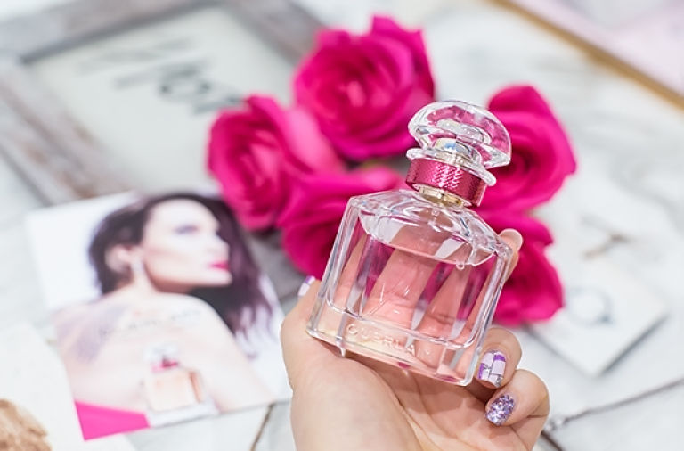 Мон герлен блум оф. Mon Guerlain Bloom. Mon Guerlain Bloom of Rose. Guerlain mon Guerlain Bloom of Rose. Духи Блум роза.