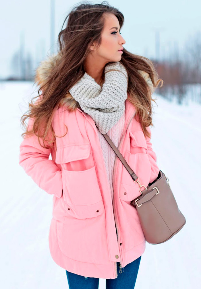 Розовая куртка с чем носить. Розовый пуховик. Розовая куртка женская. Куртка женская зимняя. Шарф к розовой куртке.