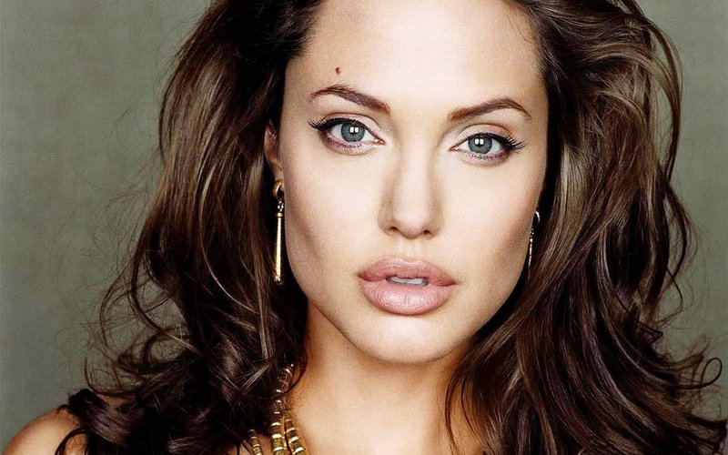 Нюдовый макияж Анджелины Джоли