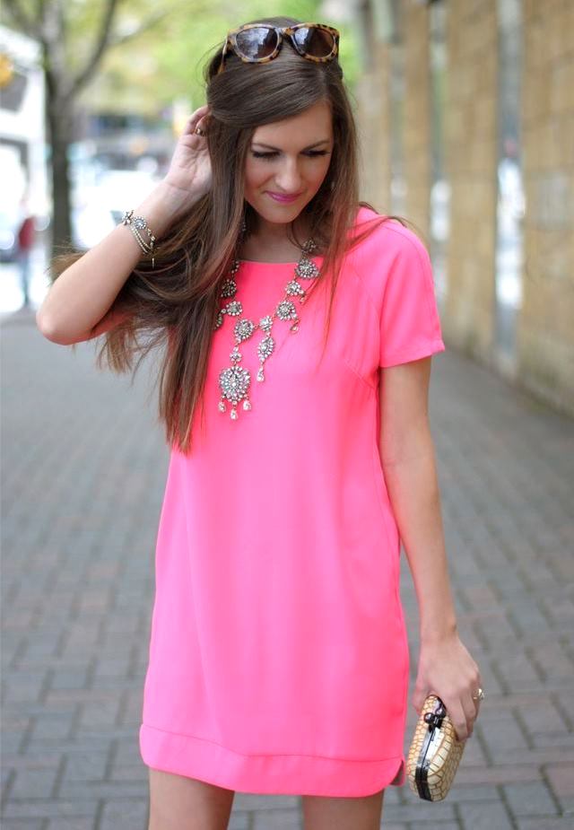 Розовое нежное платье
