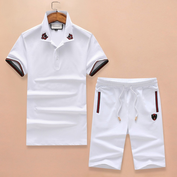 Белая спортивная одежда
