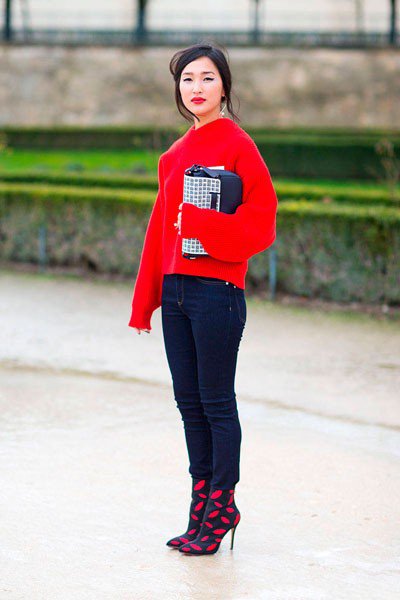Nicole Warne в красном свитере. Уличная мода Парижа осень 2014