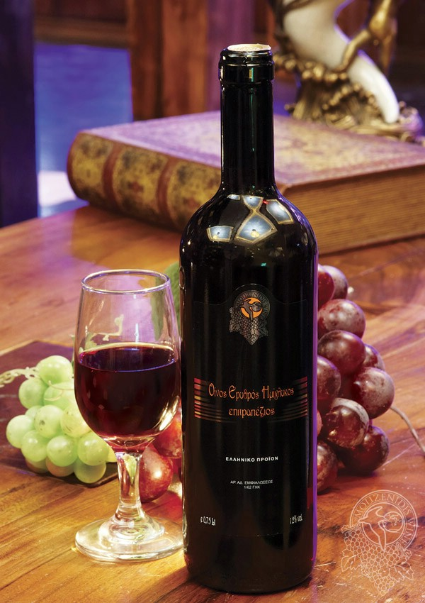 Красное вино название хороших вин. Вино красное полусладкое. Красноевинотполу сладкое. Вино красное полусладкое дорогое. Красное вино.