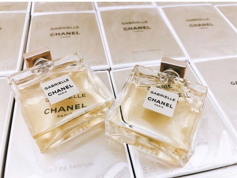Где можно купить оригинал духов. Шанель Габриэль духи. Оригинал духов Шанель. Chanel оригинальная духи. Chanel духи оригинал.