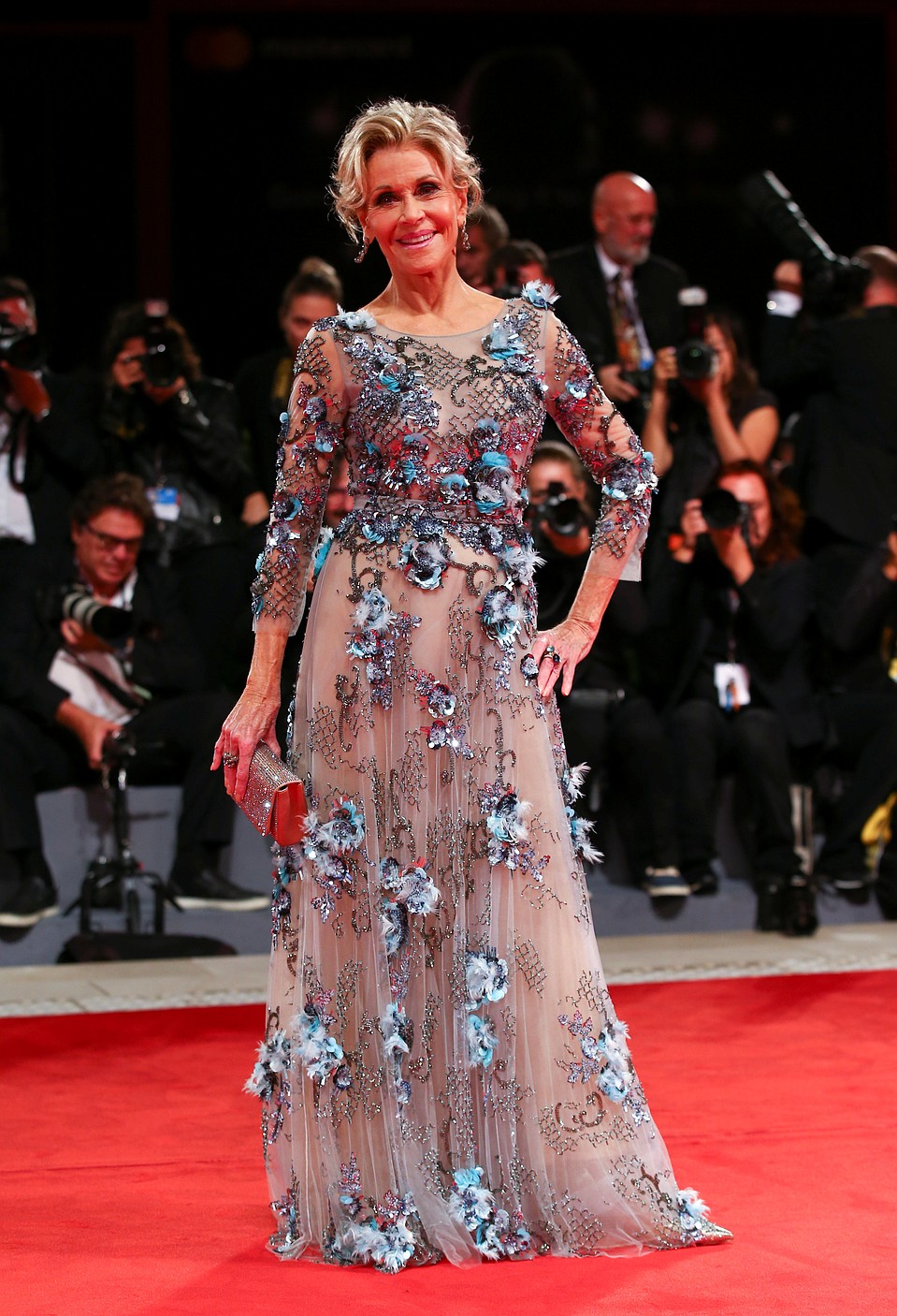 Джейн Фонда в этот вечер была великолепна: актриса вышла на сцену в платье из прозрачного шифона телесного цвета. Фото: REUTERS