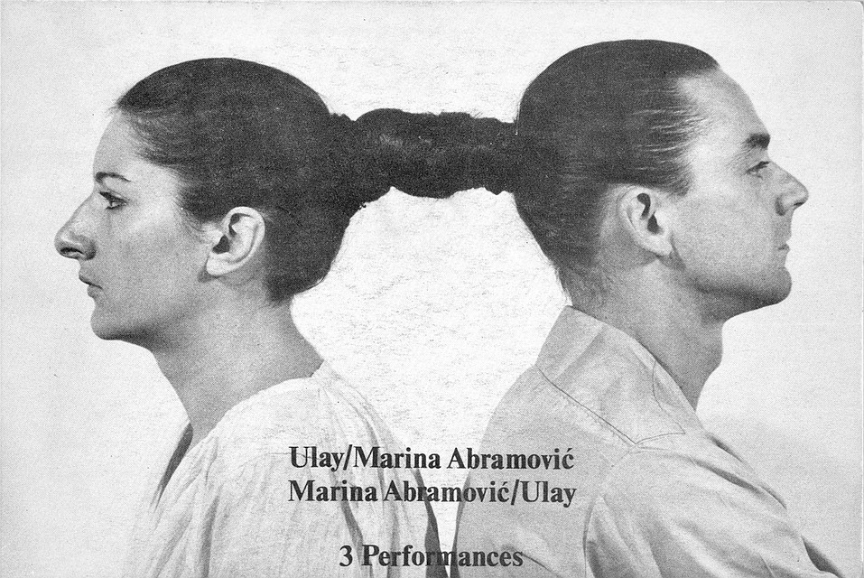 В 1977 году Улай с Мариной Абрамович просидели 17 часов спина к спине со связанными волосами. Фото: wikimedia.org