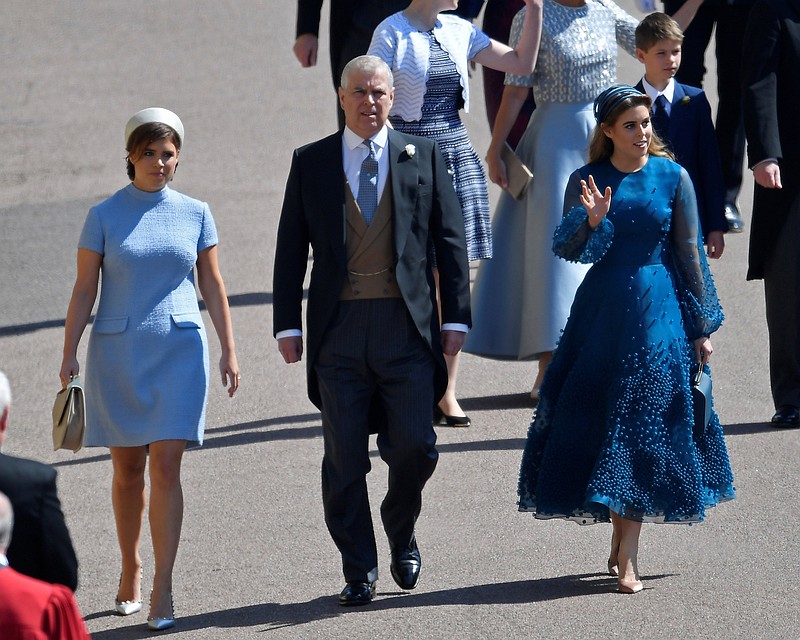 Принцессы Евгения (слева) и Беатрис (справа) Фото: REUTERS