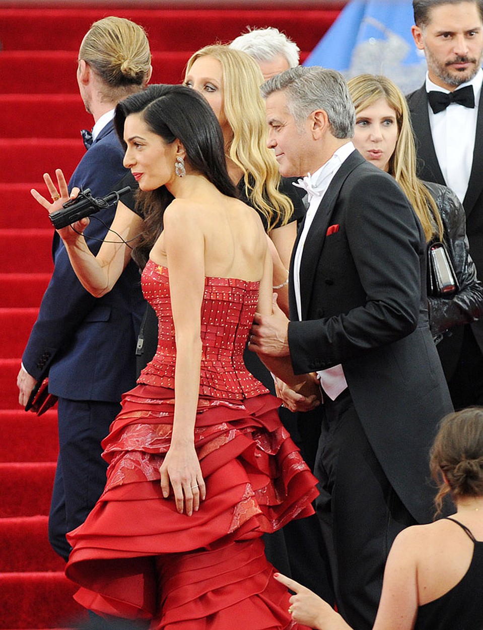 Миссис Клуни пришлось поменять весь гардероб и купить вещи на размер меньше. Фото: SPLASH NEWS