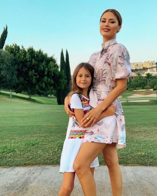 Виктория Боня с дочерью Анджелиной. Фото