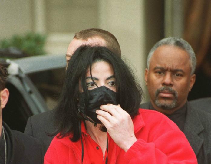Майкл Джексон почти всегда появлялся на публике в маске