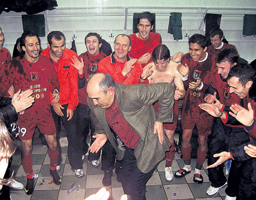 Однажды в раздевалке Курбан БЕРДЫЕВ преподал игрокам урок современного танца. Фото Артёма ЛОКАЛОВА/«Советский спорт»