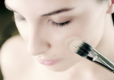 Как наносить основу под макияж