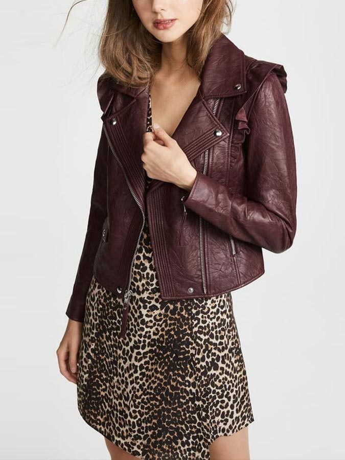 Бордовая кожаная куртка с леопардовым платьем