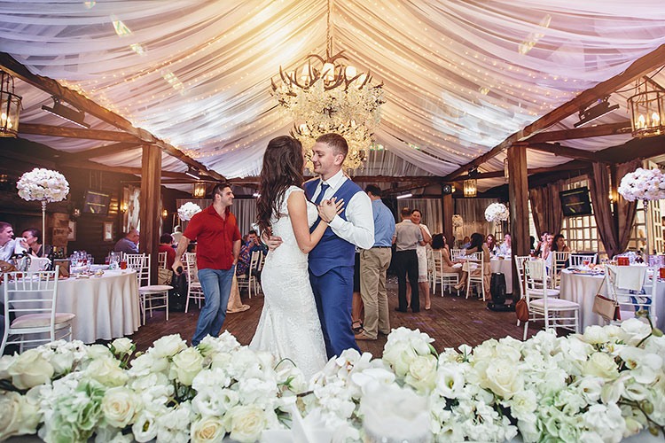 Свадьба с фиолетовыми оттенками - тренд 2019 года