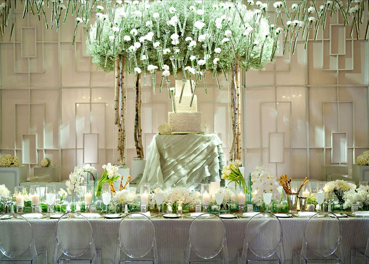 Прозрачные элементы декора на свадьбе 