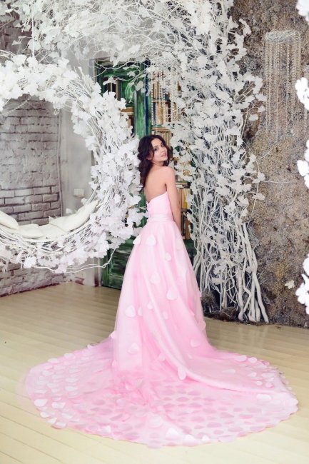 Нежно-розовое платье невесты