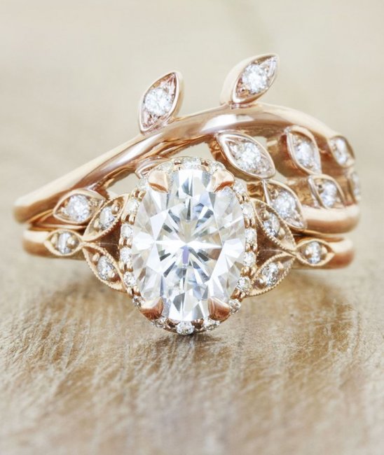 Обручальные кольца с цветочными мотивами