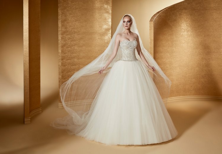 Легкие летящие ткани - тренд свадебной моды 2020