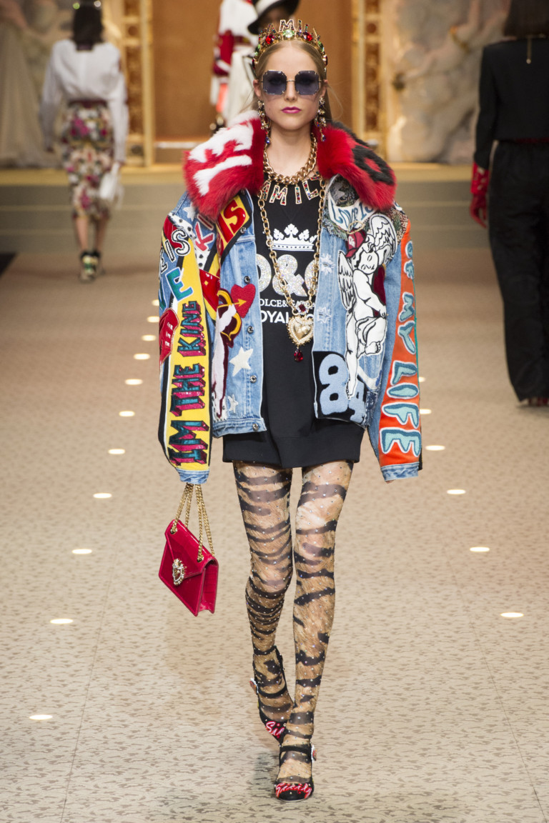 Джинсовая куртка с ярким мехом от Dolce & Gabbana 