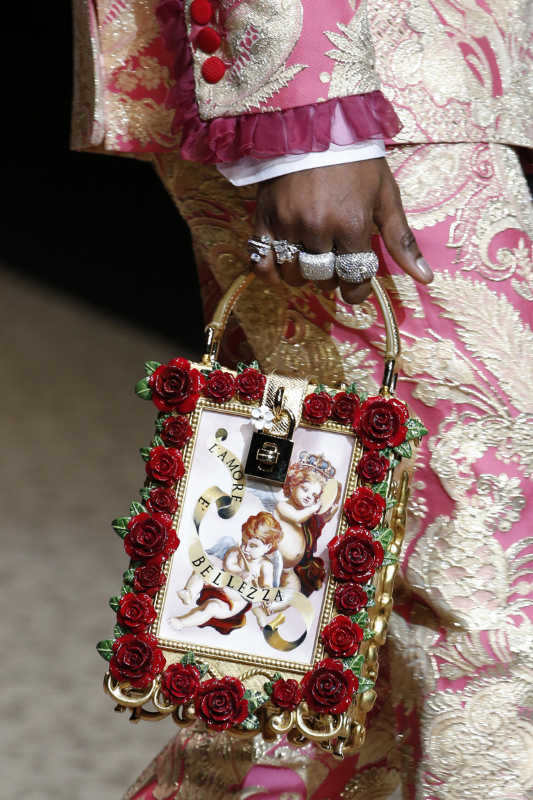 Прямоугольная сумка с розами и ангелами Dolce & Gabbana осень-зима 2018-2019