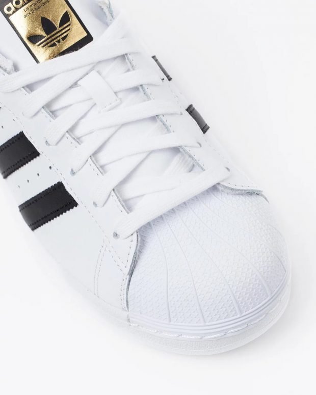 женские кроссовки 2019: белые adidas superstar золотой язычок