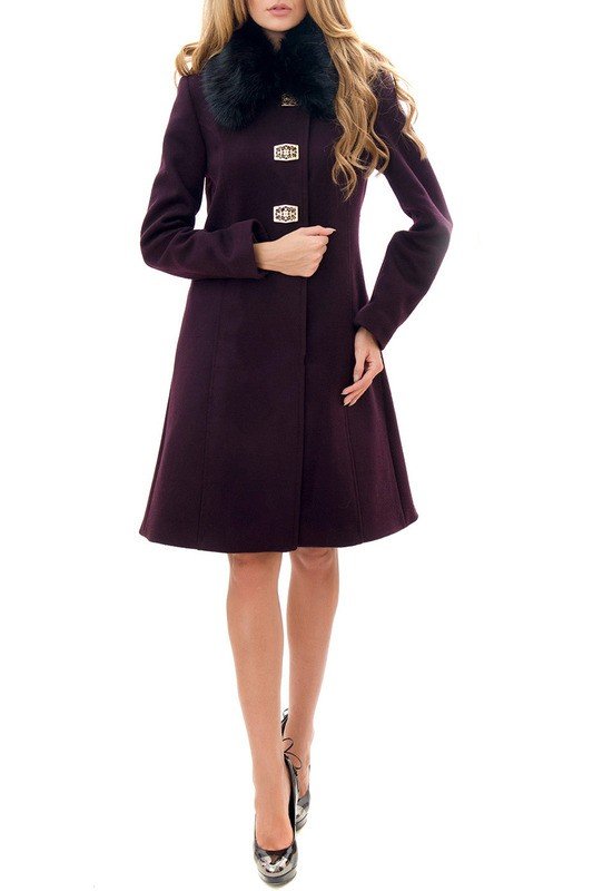 повседневный образ с фиолетовым пальто