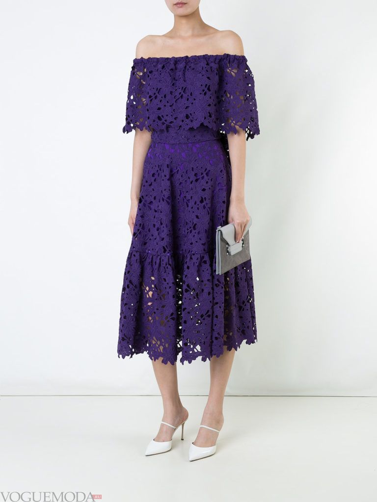 кружевное фиолетовое платье с декором