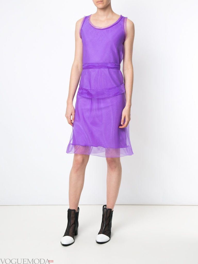 лук с фиолетовым модным платьем 