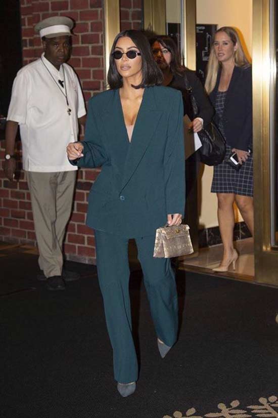 Ким Кардашьян в брючном костюме - образ