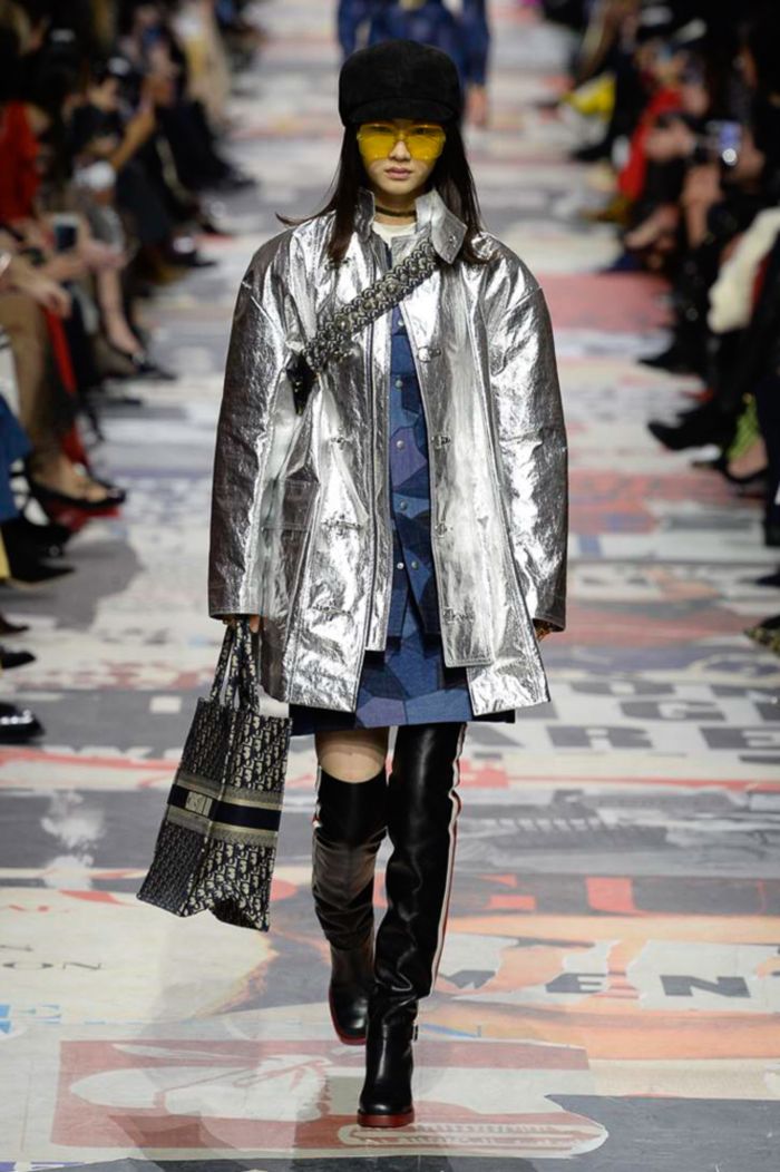 Модная серебристая куртка Christian Dior