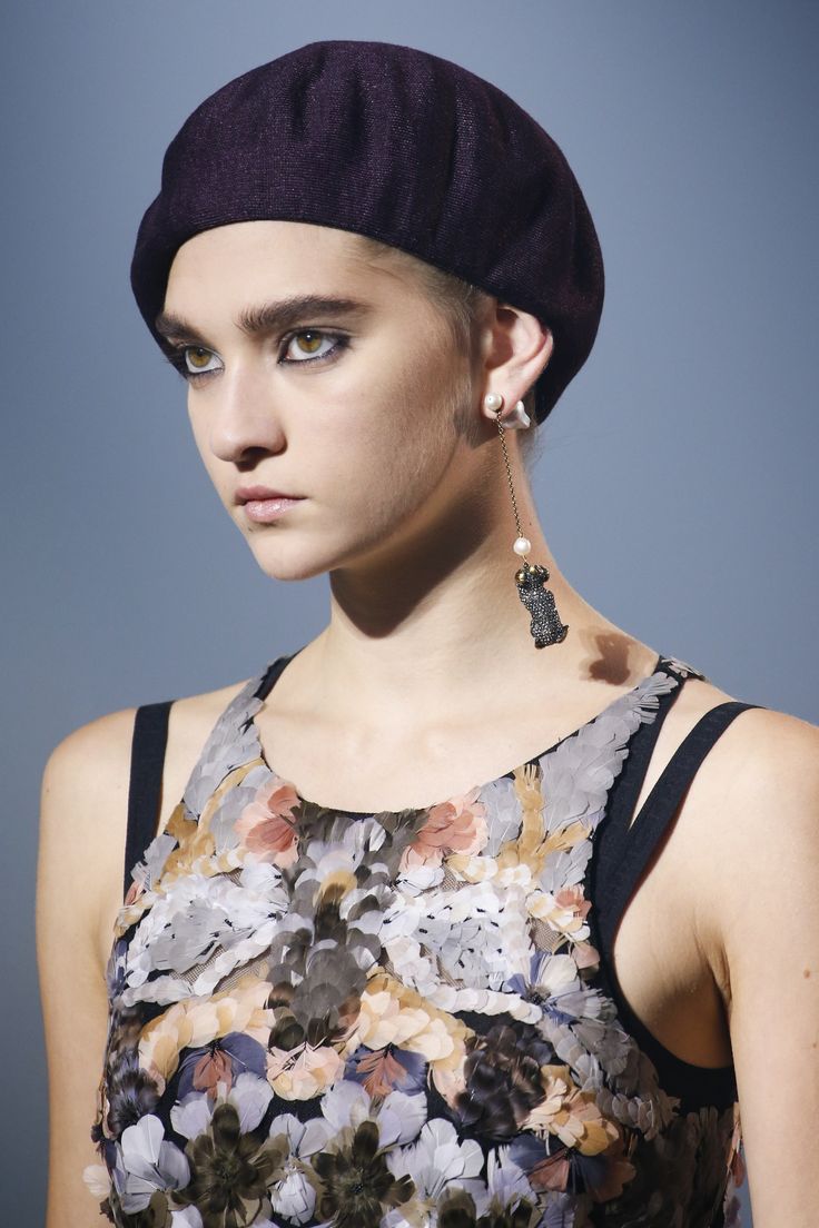 Модные шапки 2019 года. Christian Dior
