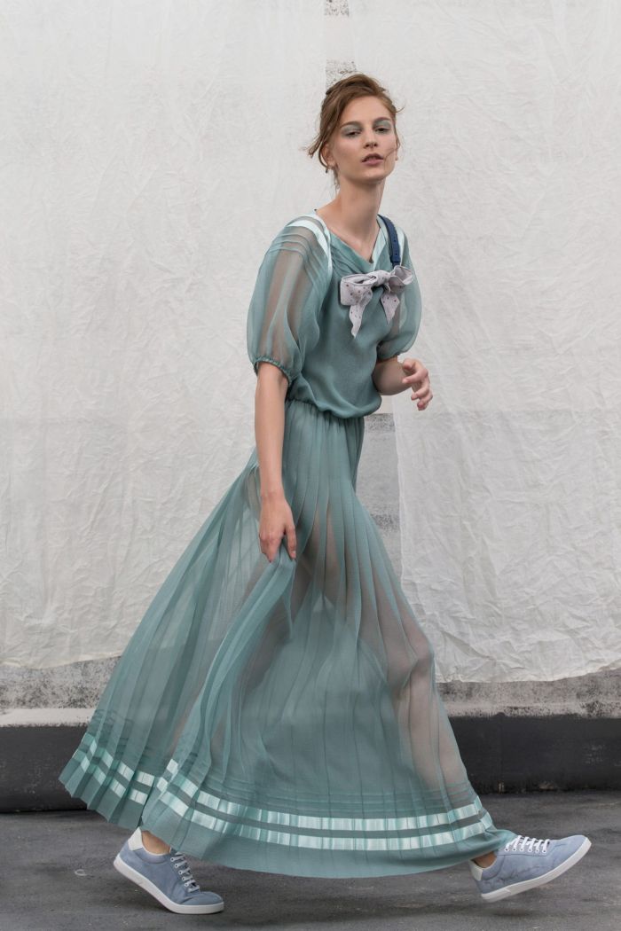 С чем носить зеленое платье. Образ из коллекции Giorgio Armani