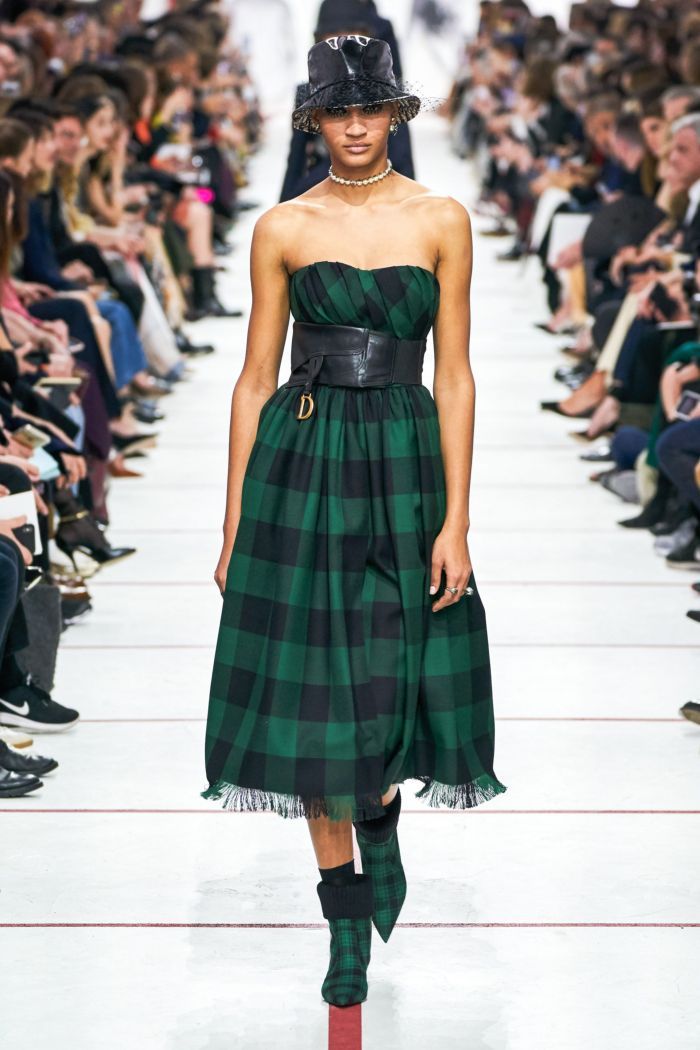 Модное изумрудное платье Christian Dior
