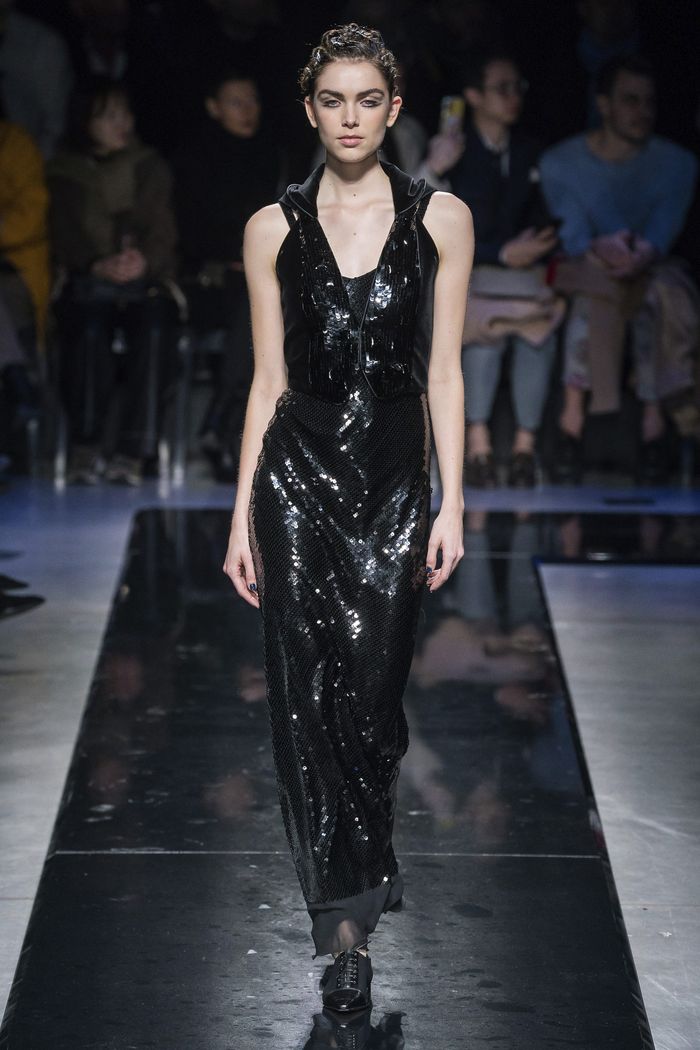 Черное блестящее платье Giorgio Armani