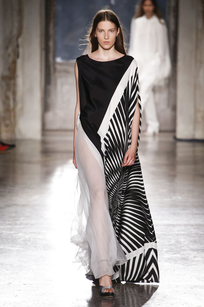 Черно-белое платье с геометрическим принтом Alberta Ferretti