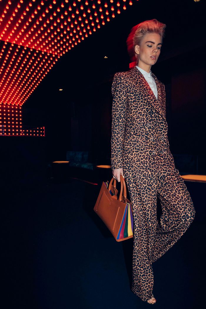Модный леопардовый пиджак из коллекции осень-зима Sara Battaglia